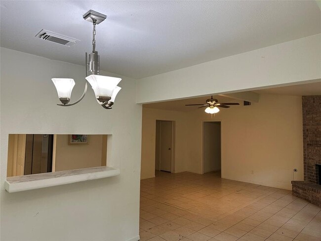 Building Photo - 3 W Woodtimber Ct