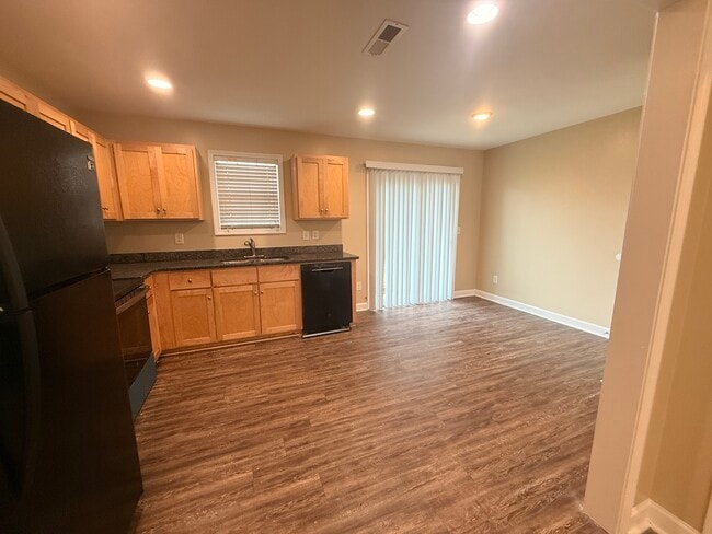 Kitchen - 905 Cedar St