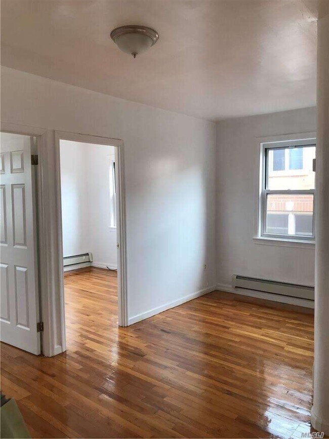 Building Photo - 150-40-150-59 59th Ave