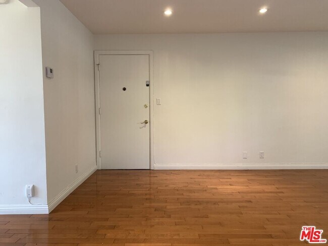 Foto del edificio - 1219 N Crescent Heights Blvd