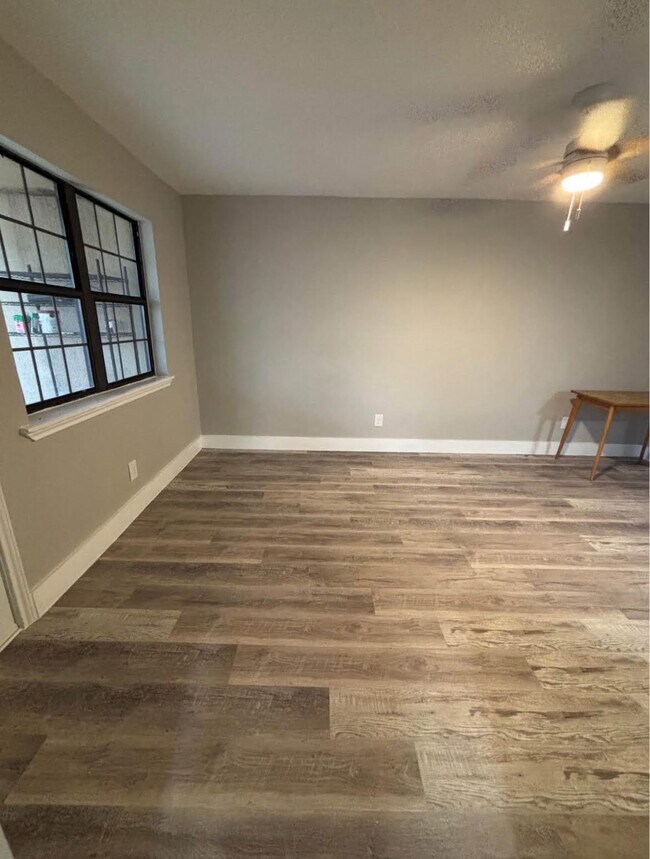 Foto del edificio - 5614 Harvest Hill Rd