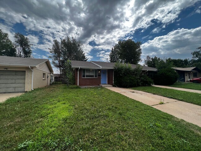 Foto del edificio - Unique Brick Side by Side Duplex
