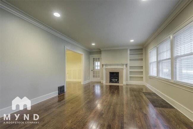 Building Photo - 616 W 63rd St