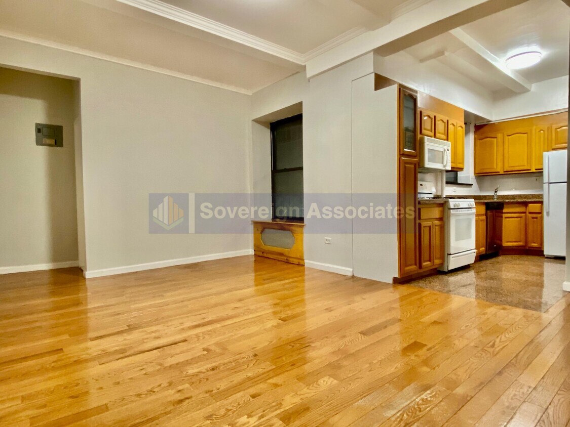 Building Photo - 115 W 71st St