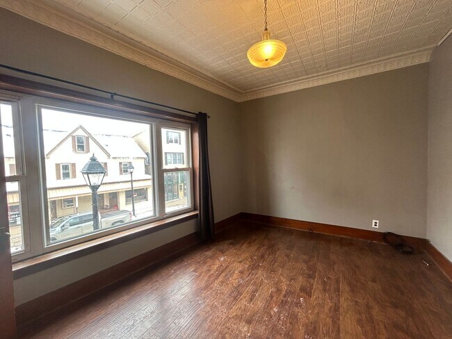 Building Photo - Charming One Bedroom Apartment in Downtown Grove City