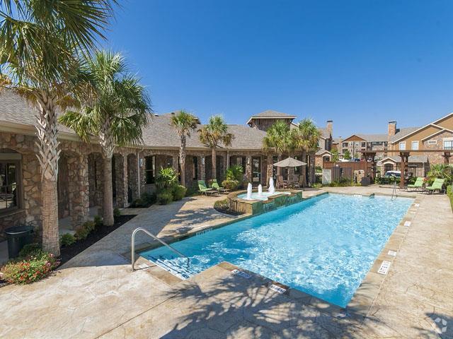 Foto principal - Mansions at Hickory Creek