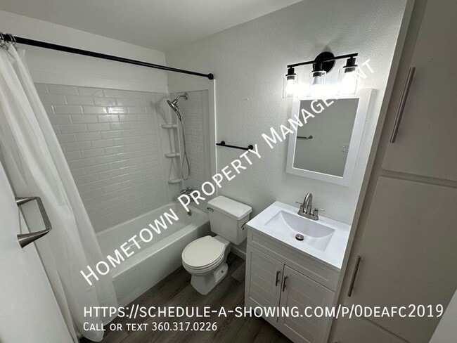 Building Photo - Pacific Terrace Cozy 1 Bedroom Duplex Appl...