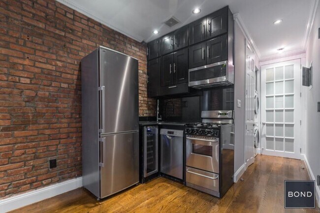 Building Photo - 3 W 103rd St