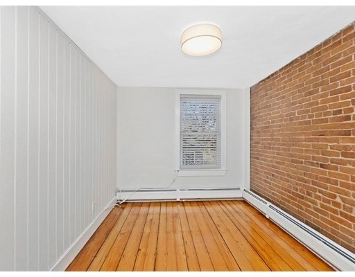 Building Photo - 96 Elm St