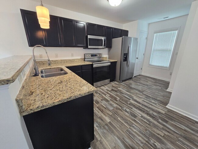 Foto del edificio - NEW LISTING!!!!!