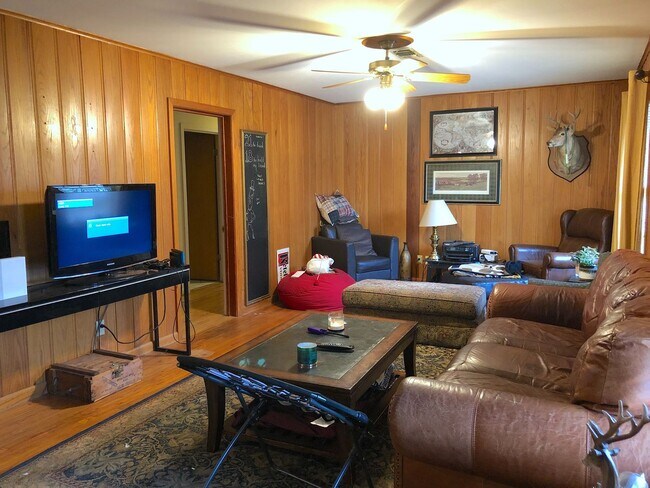 Building Photo - AVAILABLE FOR FALL 2024 MOVE-IN!!!