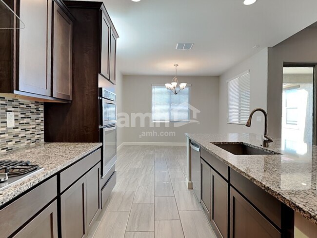 Building Photo - 18256 W Thunderhill Pl