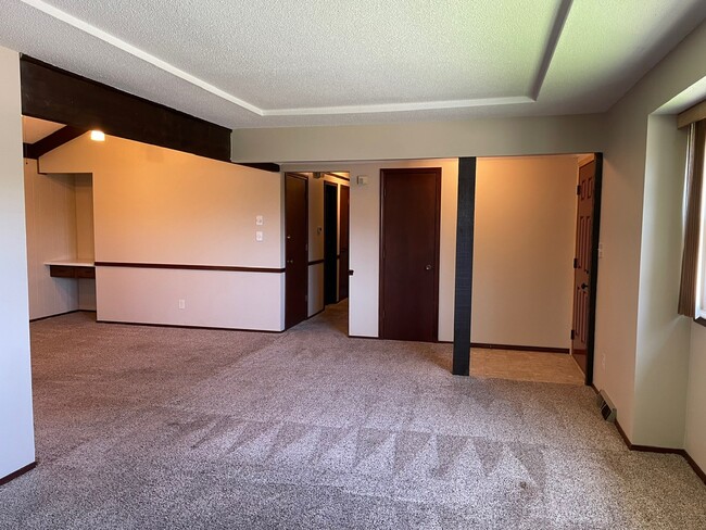 Building Photo - 3000 S Peck Dr