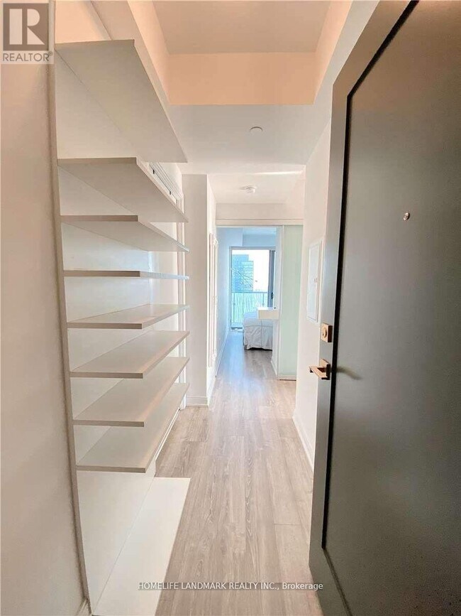 Photo du bâtiment - 50 Charles St E