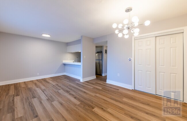 Foto del edificio - 7801 Shoal Creek Blvd