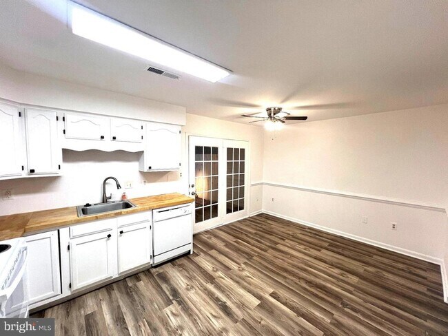 Foto del edificio - 255 Farrell Ln
