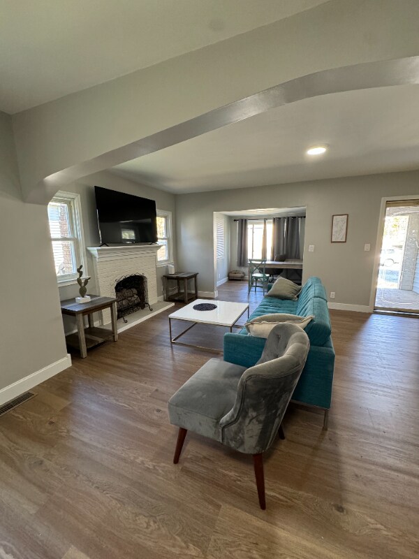 Building Photo - 805 E Taylor St