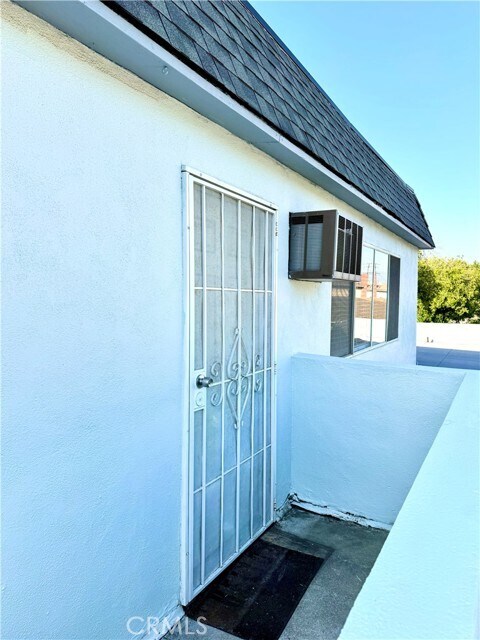 Building Photo - 2591 Hayes Dr