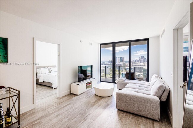 Foto del edificio - 121 NE 34th St