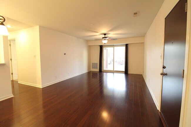 Foto del edificio - 102 Chesterfield Ln