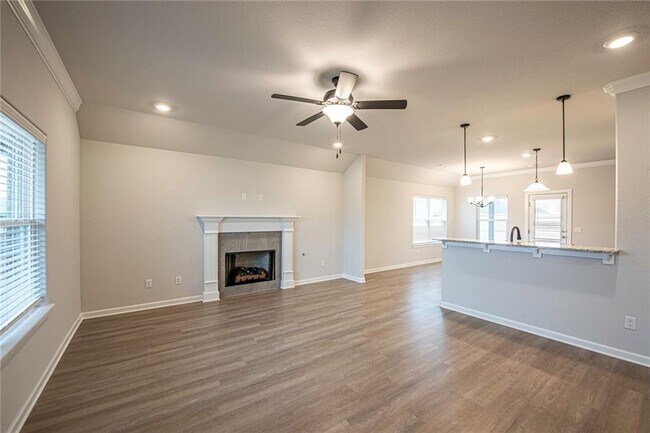 Building Photo - 121 N Hinsdale Ave