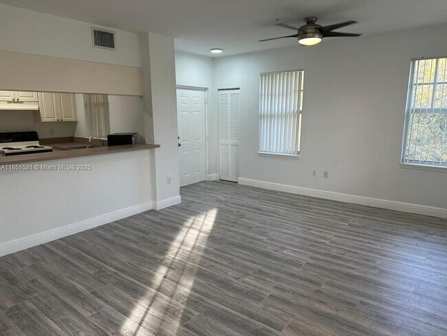 Foto del edificio - 6590 W Sample Rd