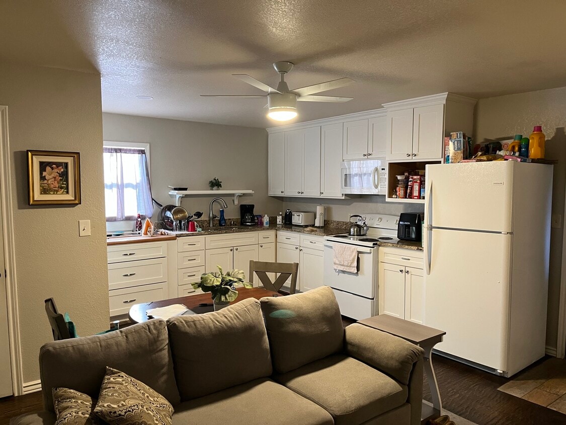 Equipped Kitchen & table - 1605 Bardfield Ave (Garland, TX)