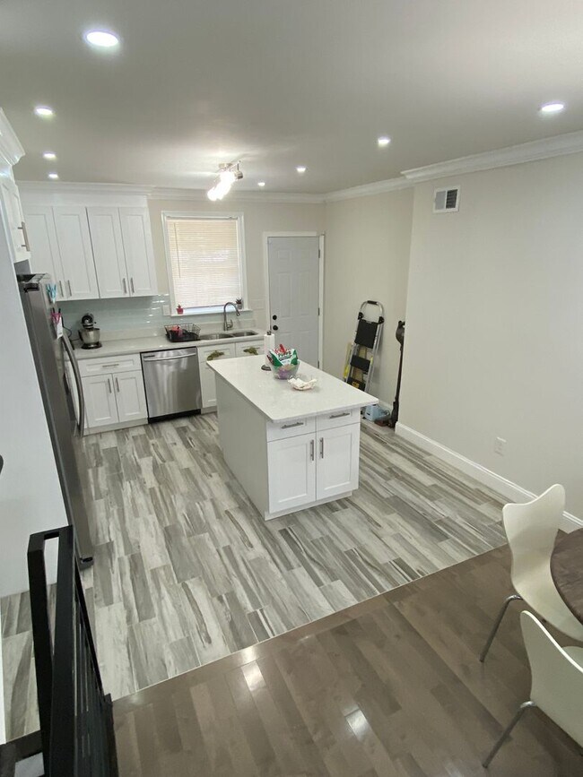 Foto del edificio - Beautiful 2-Bedroom Townhouse in Point Bre...