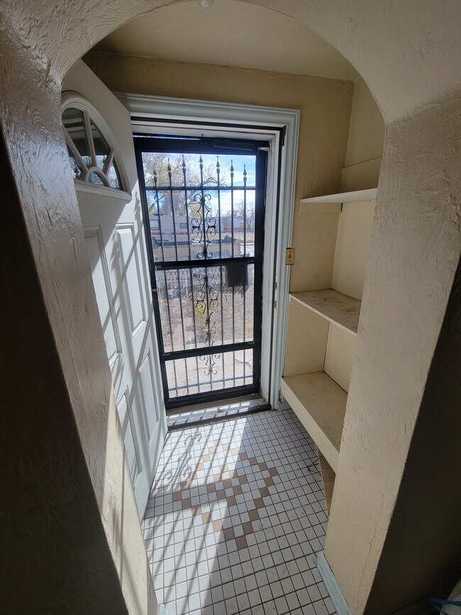 Foto del edificio - 2406 E 10th St