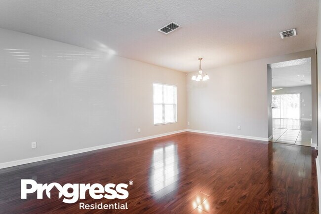 Building Photo - 7211 Wakeview Dr