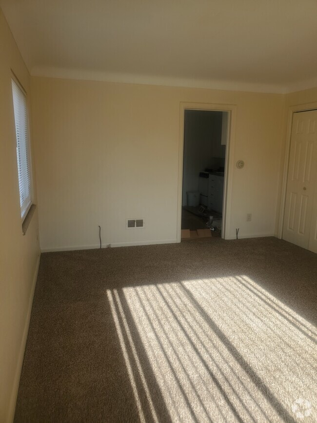 Westgate Condos under 2,000 Toledo, OH 2 Rentals