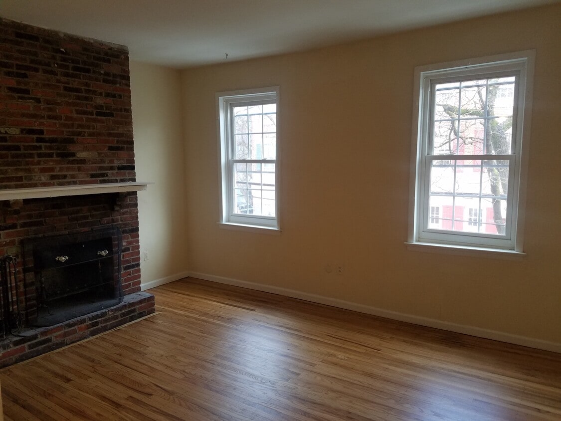 Primary Photo - 1244 Lombard St