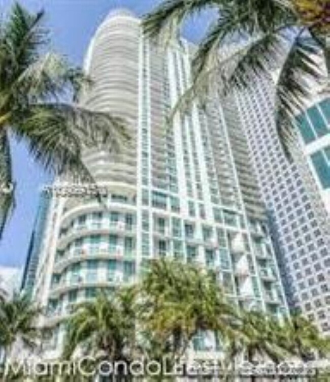 Foto del edificio - 300 S BISCAYNE Blvd