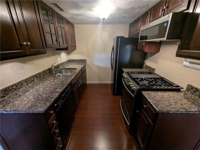 Foto del edificio - 1145 Hartford Ave