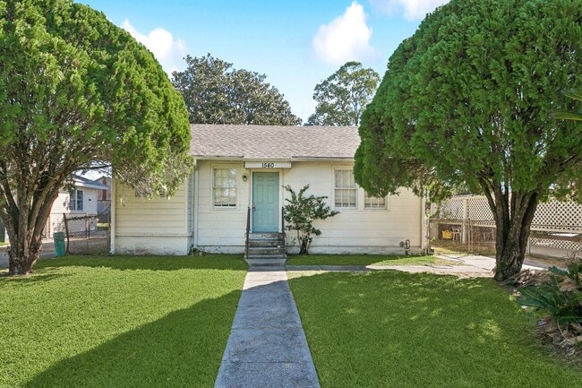 Foto del edificio - Cozy 3-Bedroom Home in Algiers – Comfort &...