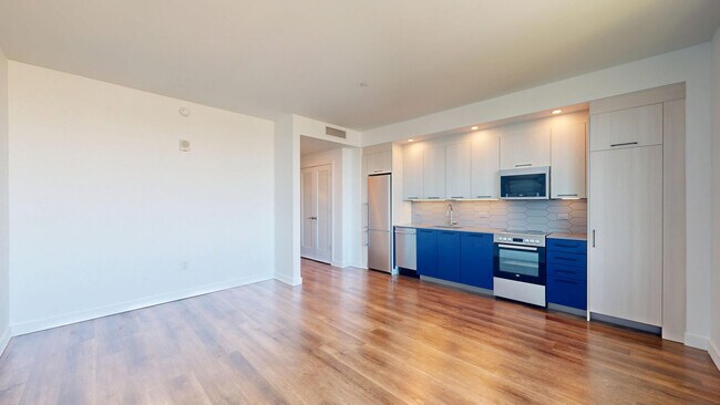 Interior Photo - Broadridge