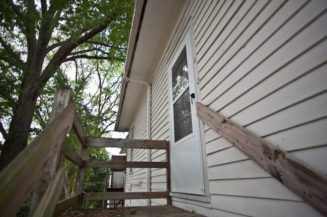 Building Photo - 2br Apartment on McCauley St - Cameron-McCauley Historic District