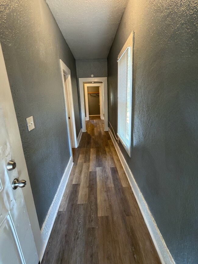 Foto del edificio - 1653 W 35th St