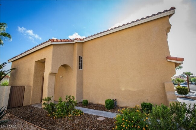 Building Photo - 7820 Paper Flower Ct