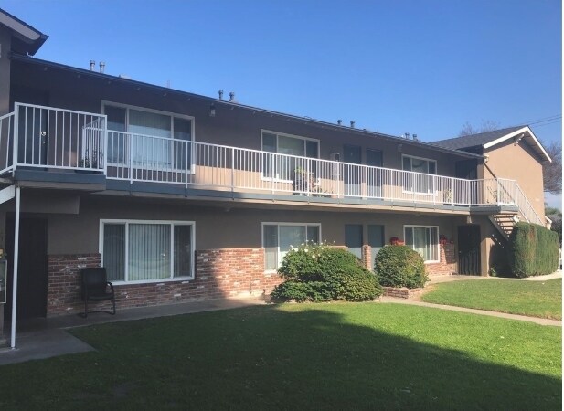Foto principal - 12602 Kensington Lane