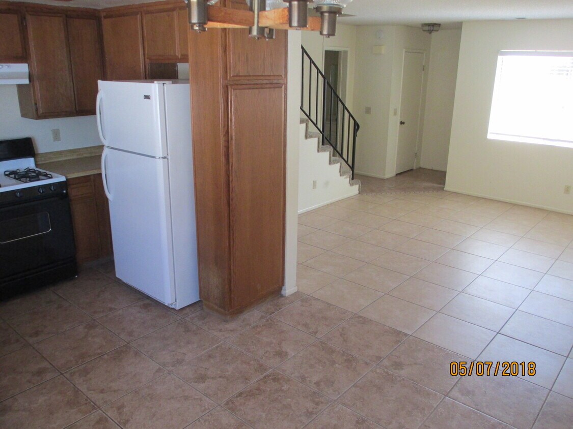 724 Summerwood Ln Unit 2, Lompoc, CA 93436 Room for Rent in Lompoc, CA
