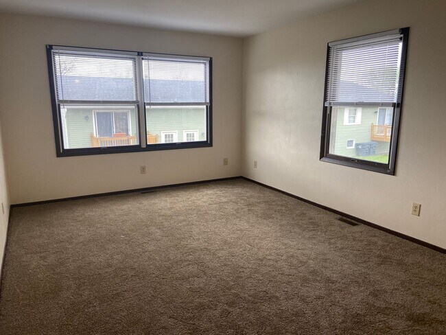 Foto del edificio - 4130-4136 Canterbury Dr