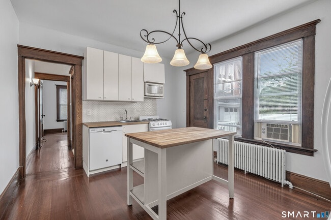 Building Photo - 66 Brownell St