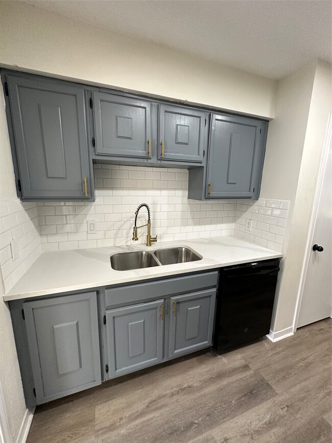 Building Photo - 10378 Briar Forest Dr