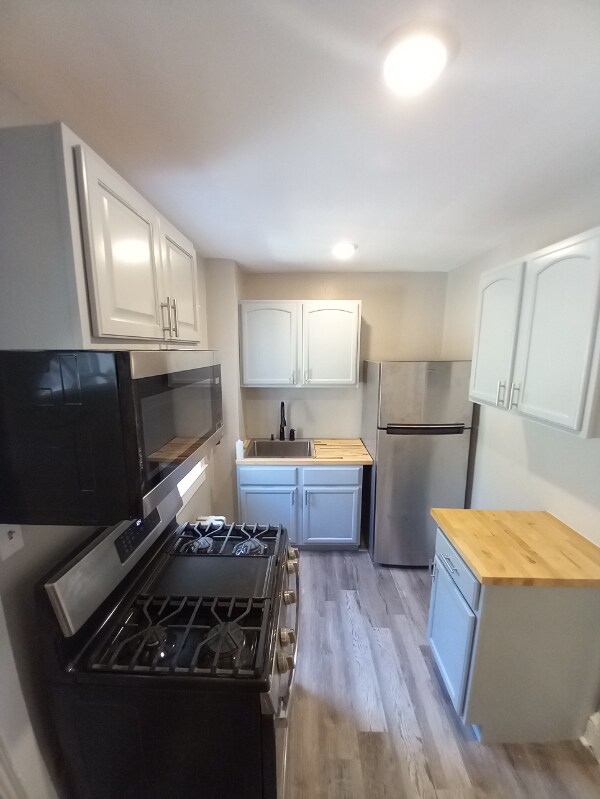 Building Photo - 2527 Edgmont Ave