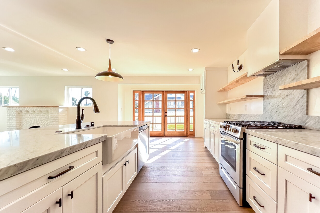 Primary Photo - 103 N Kingsley Dr