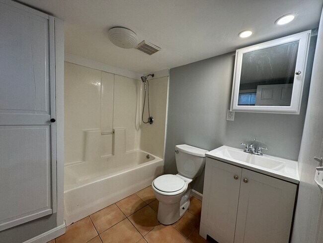 Foto del edificio - 32-34 Clifton Ave