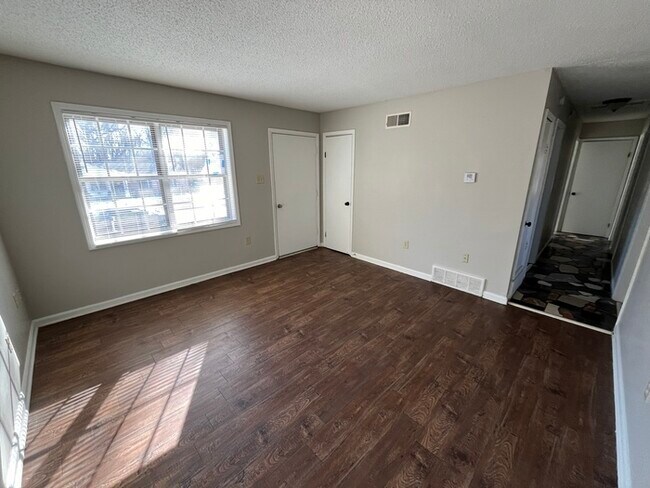 Foto del edificio - 3140 Maple Hill Dr