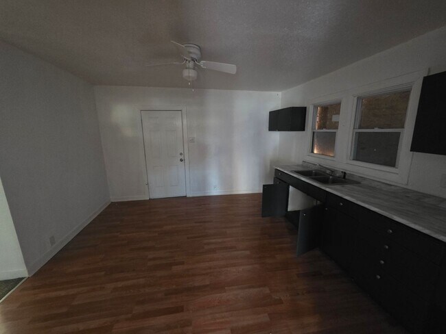 Building Photo - LIMITED TIME**1/2 OFF DEPOSIT**