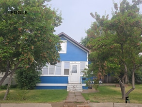 Building Photo - 417 3rd Ave E